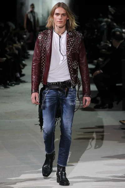 Look 9